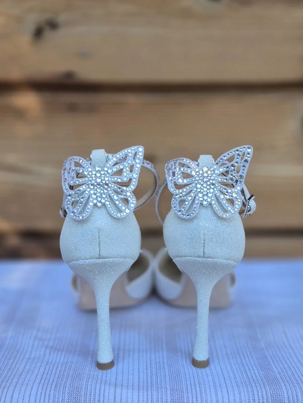 Badgley Mischka White OOAK Pointed Toes Heels Shoes Size 6